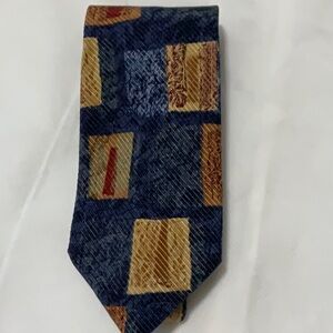 Stylish patterned tie